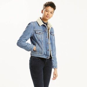 Levi’s classic sherpa trucker jean jacket